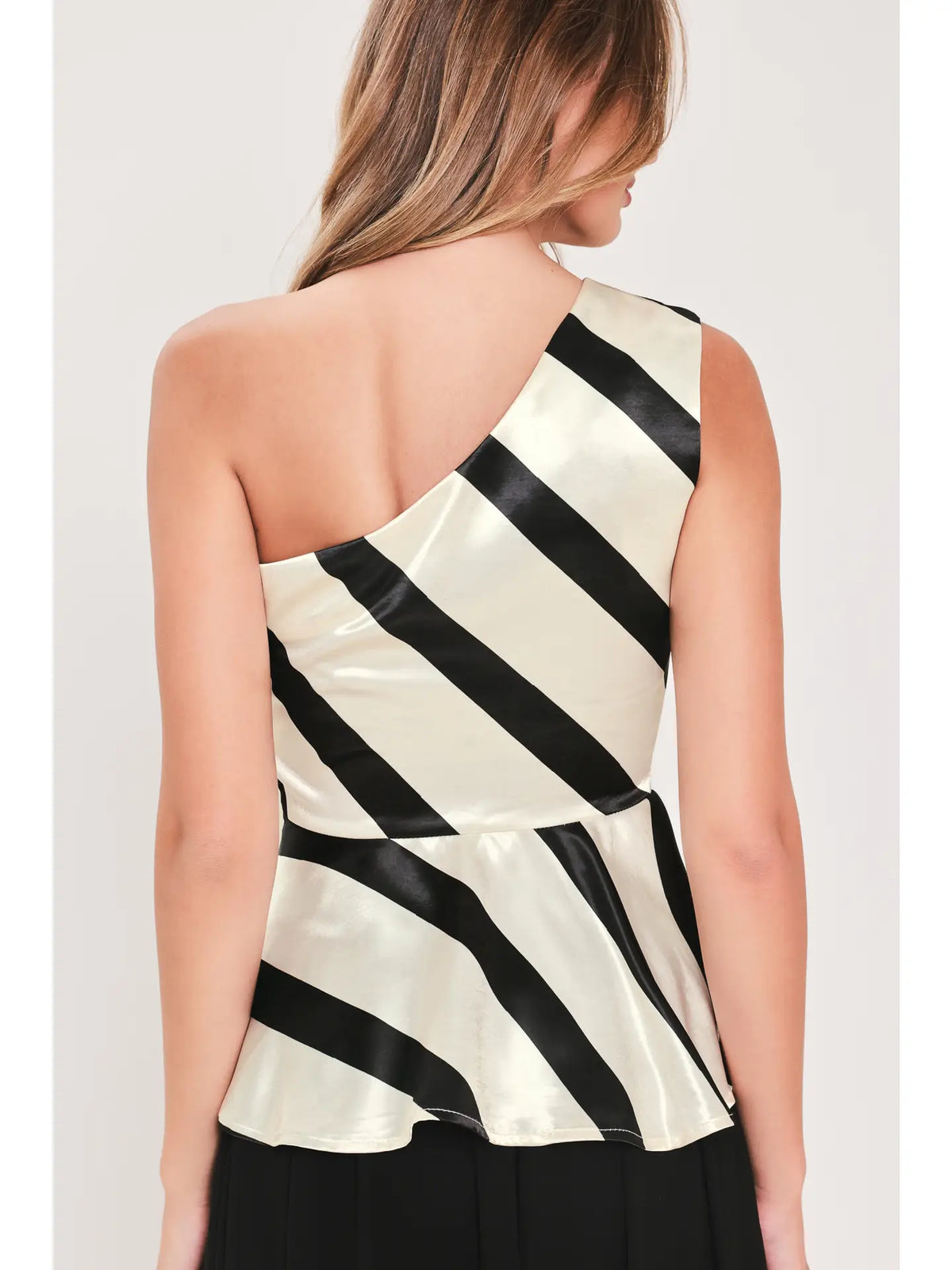 ONE SHOULDER SATIN TOP