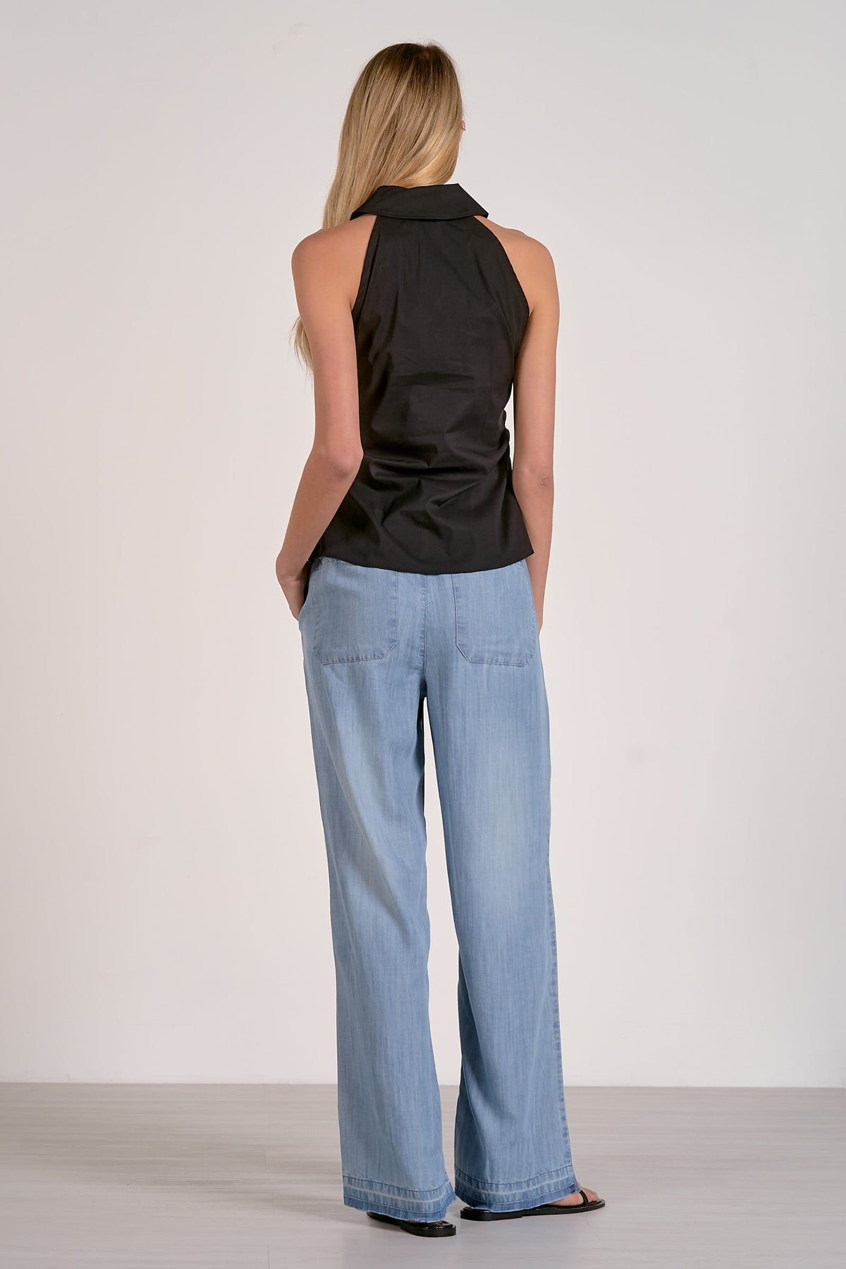 SLEEVELESS COLLAR TOP